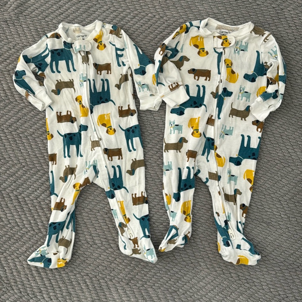👶🏼 🐶 Carters Footie Pajama Lot 2 Twins Size 6 month Two way zipper Dogs EUC